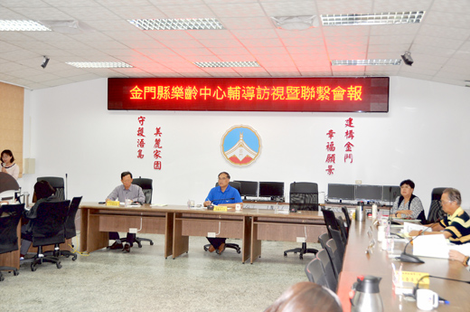 金門縣政府教育處長李文良主持由金門縣家庭教育中心所主辦的「金門縣107年度辦理樂齡學習中心學習輔導訪視暨聯繫會報」。(翁維智攝)