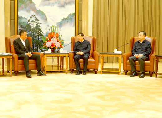 金門縣長楊鎮浯(左)昨日拜會中共福建省委書記于偉國(中)、中共福建省委副書記唐登杰(右)。(許峻魁攝)