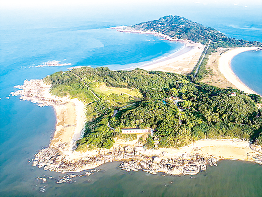 大膽島空拍圖及外貌。(觀光處提供)