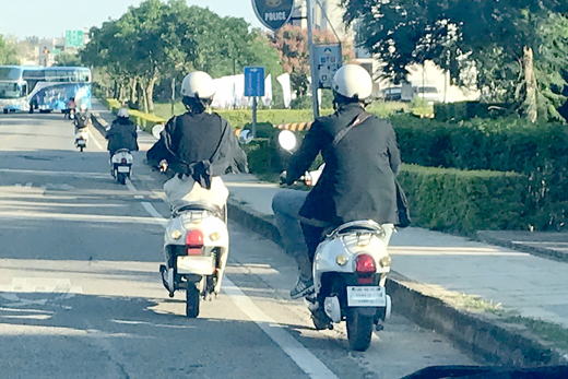 警將持續加強電動自行車等交通違規勸導取締,以維護行車秩序及用路人行的安全。(縣警局交通隊提供)