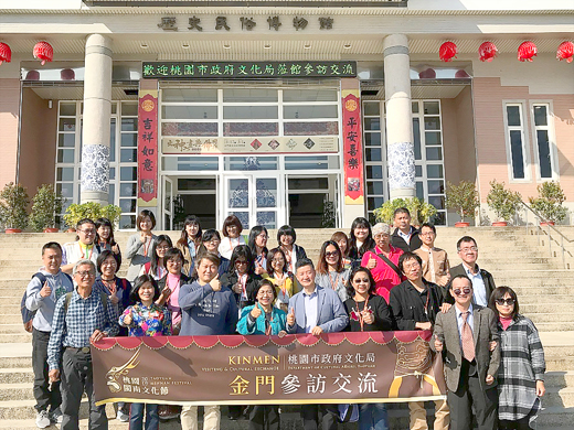 桃園市文化局局長莊秀美率隊訪文化園區,期能透過桃金交流,共促閩南文化發展及保存。(文化園區提供)