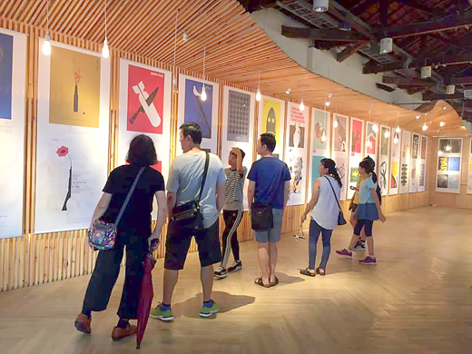 金門國際和平海報獎目前巡迴展出於台中文創園區藝文展覽館A館。（文化局提供）