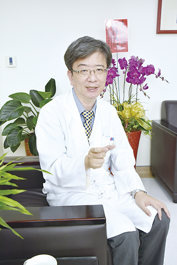 新任金門醫院院長侯重光接受本報專訪。(陳冠霖攝)