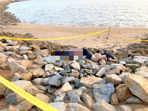 有民眾於15日清晨在金沙鎮官澳海岸發現一具男屍。（民眾提供）