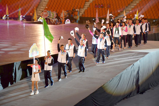 2019年全國運動會昨晚在桃園市開幕，縣長楊鎮浯親自到場帶領金門代表隊進場。（陳冠霖攝）