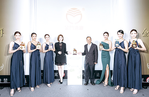 金酒公司每逢歲末年初推出台灣限定版生肖玉璽酒,迎接金鼠年不可錯過的最佳收藏。(金酒公司提供) 「未成年請勿飲酒」
