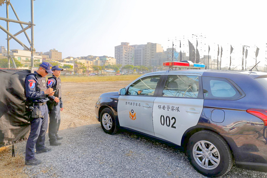 縣警局保安警察隊首次編組之霹靂戰警,加強平時攀降及歹徒拒捕、室內外攻堅以及路檢等訓練以提升執勤戰力,確保民眾安全。(縣警局提供)