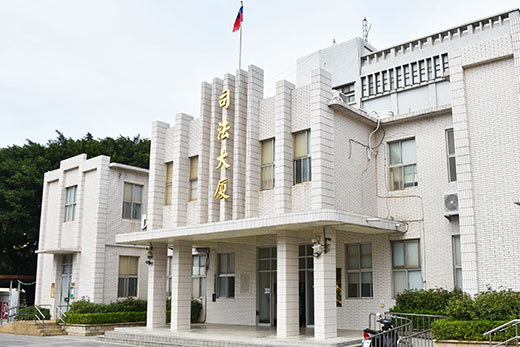 新型冠狀病毒肺炎疫情發生以來,針對不實訊息的散播,金門地檢署以及地方法院已經依法進行緩起訴、簡判、違反社會治安維護法裁處等總共有三件。