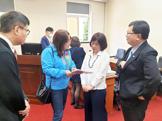 新冠肺炎疫情全球狂燒，立委陳玉珍力促國發會正視金門醫院醫護人員住宿品質問題。（立委陳玉珍國會辦公室提供）