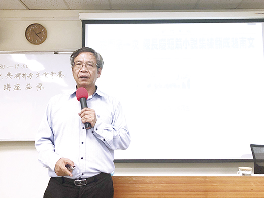 前金大教授陳益源為普考上榜受訓人員講述經典研析與人文素養課程,鼓勵學員讓台灣走出去。
(閩南文化協會提供)