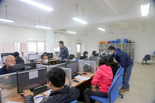 國立金門高中因應特殊傳染性肺炎疫情,訂定線上補課補充要點(草案),將經行政會議通過後實施。(李增汪攝)