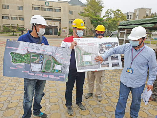 建設處人員進行簡報說明。（許峻魁攝）