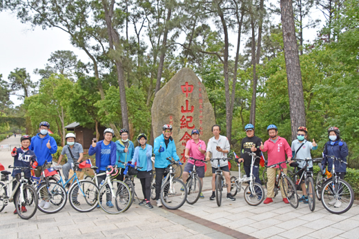 國民黨青工會自行車隊，享受騎乘鐵馬的樂趣與挑戰。（李金鎗攝）