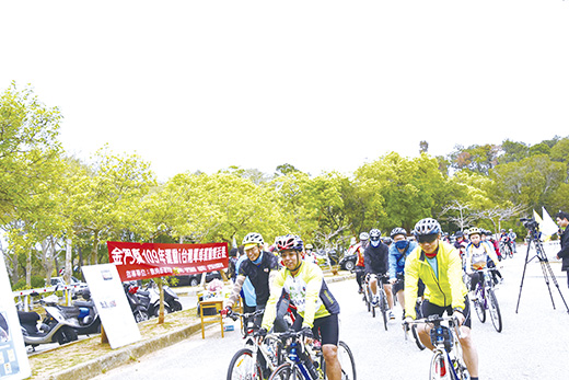 車隊於中山林前廣場啟程,享受騎鐵馬追風旅遊的樂活遊活動。(李金鎗攝)