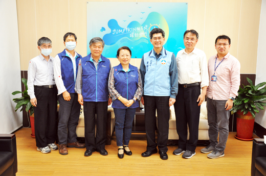 台灣電力公司金門區營業處處長黃甘杏昨拜會金門縣副縣長黃怡凱。（楊水詠攝）