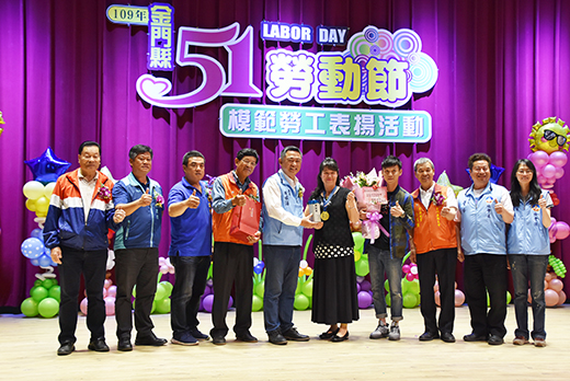 陳美霞代表金門獲選為全國模範勞工。(陳冠霖攝)