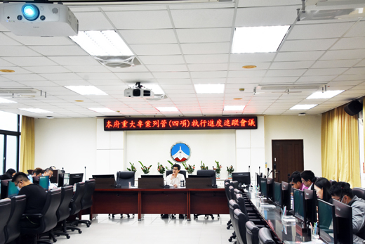 副縣長黃怡凱昨主持金門縣政府重大專案列管執行進度追蹤會議。(翁維智攝)