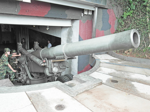 有「金東第一砲」之譽的獅山砲陣地，每年吸引24萬人次以上參訪。（觀光處提供）