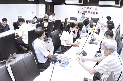 金門縣政府社會處長董燊昨主持金門縣109年度第一次老人保護聯繫會報。(楊水詠攝)