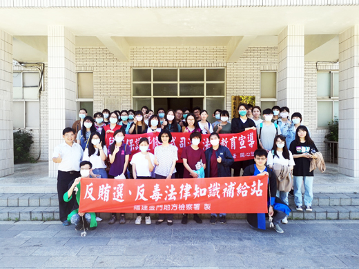 金門地檢署為增進學生對司法法規及相關制度之了解,昨安排金大學子實地走訪法庭。(金門地檢署提供)