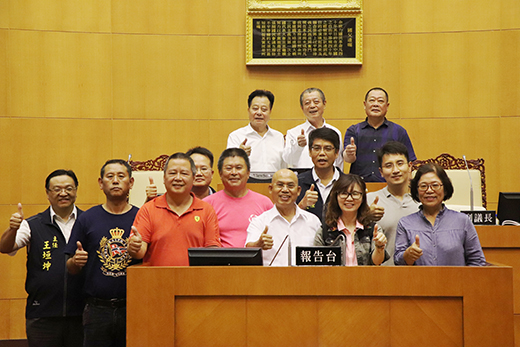 金門縣議會議長洪允典率領議會經建考察團分別到台東縣議會及屏東縣議會拜會交流與增進情誼。（議會提供）