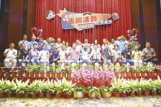 金門縣政府表揚各鄉鎮共14位新好爸爸。（陳冠霖攝）