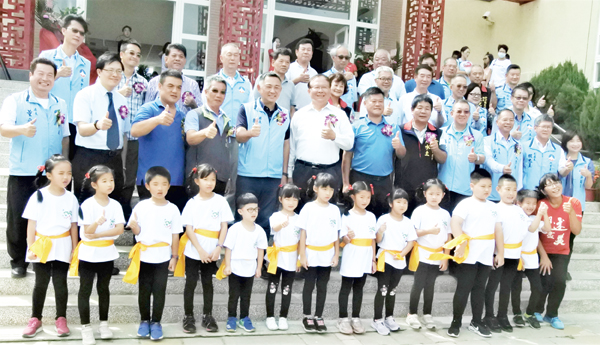 金門縣公務人力訓練中心及金沙鎮親子遊藝館昨舉行聯合揭牌典禮正式啟用。（陳麗妤攝）