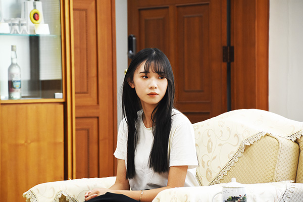 長相清秀的李佳穎原本志在新聞工作,因感念家人一路受社會的關懷和幫助,最後選擇唸台大社工,希望學有所成後回饋社會。(翁維智攝)