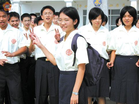 金門高中新生制服變新裝