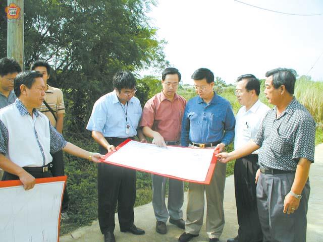 實勘盤山村農路新建工程李炷烽要求做好綠美化和工程品質