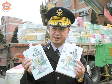 警方查獲近五萬只仿冒金酒空瓶