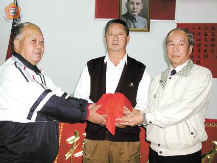 古寧頭李氏宗親會原新任理事長交接
