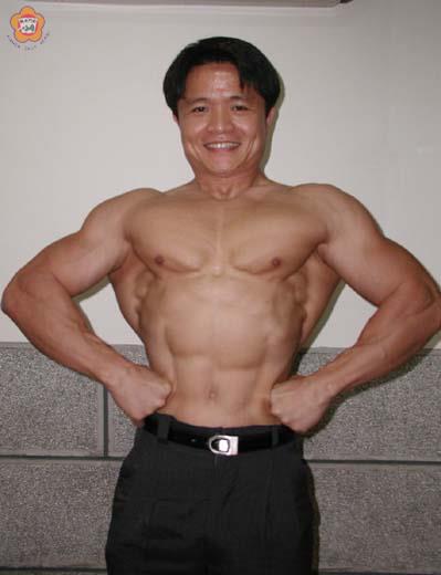 全國健美比賽第三級冠軍顏主席隨扈吳金龍硬是要得