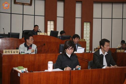 續審總預算議會延會五天