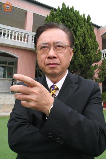 育達中學校長陳永盛回饋母校