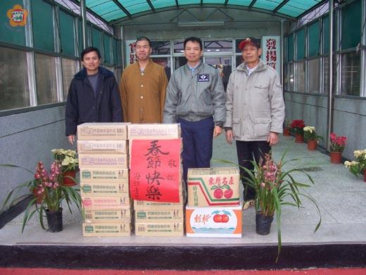比鄰而居軍民一家親