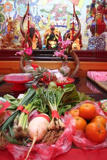 文昌帝君生日萬安堂信眾供品很另類