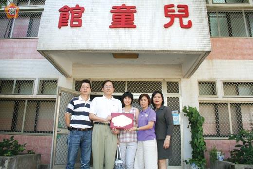 送愛到家扶黃衍國陳再發各捐十萬