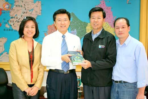 國民黨中常委賴調燦拜會縣府