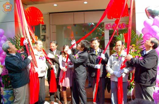 盧冠宇金湖牙科診所開幕人氣十足