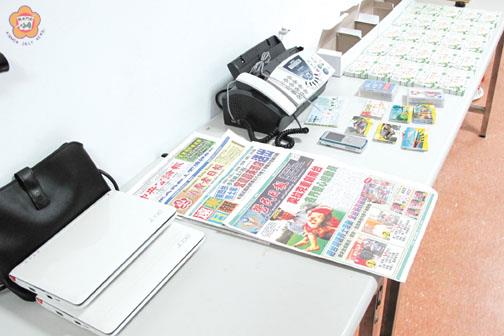 檢警偵破假藉『聯合禮券整合行銷專案』名義全台大量違法吸金之詐欺犯罪集團,圖為現場查扣之證物。(照片由縣警局刑警大隊提供)