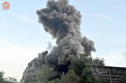南塘彈藥庫昨發生爆炸,巨大爆炸聲,黑煙衝天。
(楊水詠攝)