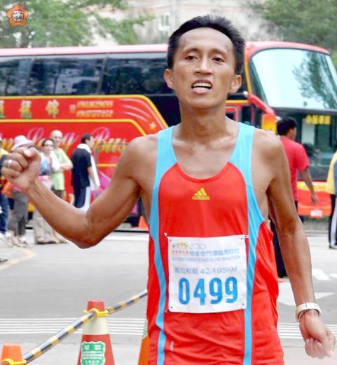 全馬男女蔣介文簡培宇跑出第二
  張建騰／圖文