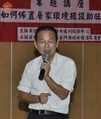 張雲盛獲邀主講「如何佈置居家環境擺設助旺家運」,吸引八十位民眾參加,精闢解說獲得廣大迴響。(陳麗妤攝)