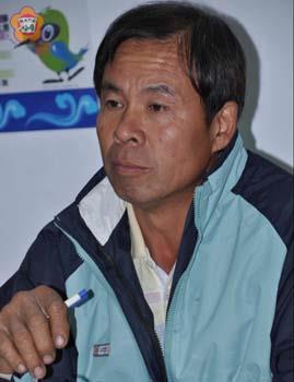 家長協會理事長陳東慶主持理監事會議;會中通過提案-建議教育局要求各校的IEP計畫應於會議前一週交予家長。(張建騰攝)