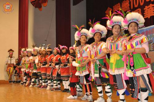 金門縣一百年母語日活動昨舉辦:原住民促進會表演原住民舞蹈,體現各族群語言文化的融合及傳承精神。(楊水詠攝)