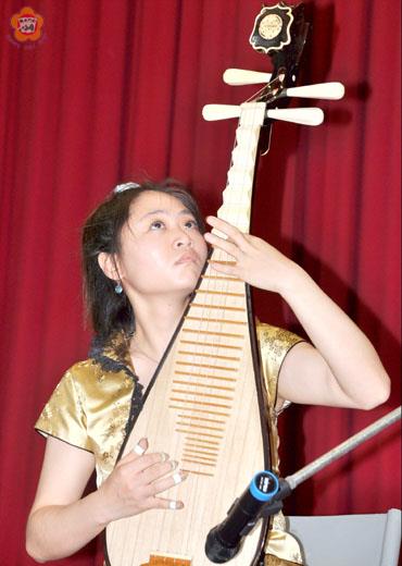 林貞蓉演出〈童年〉琵琶曲。 
  （張建騰攝）