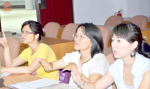 手語學員希望公辦的手語研習能夠有持續進階的課程。（張建騰攝）