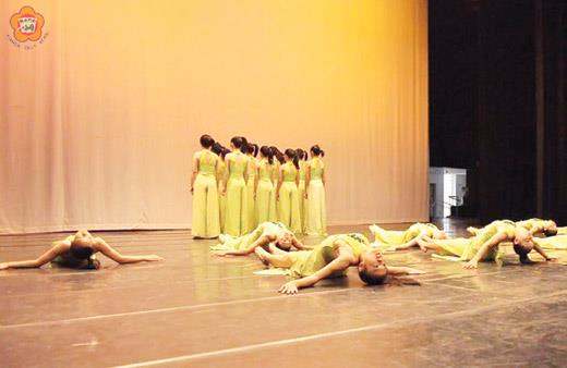 　浯江舞蹈團舉辦公演演出「出走」舞碼，技巧成熟又專業，獲得肯定與好評。（浯江舞蹈團提供）