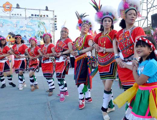   金門縣台灣原住民協進會的「金門娜魯灣歌舞藝術團」將在二十三日的「2011夏艷金門海洋風系列活動」中演出。（張建騰攝）